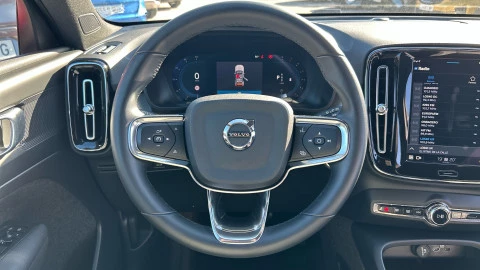 Volvo XC40 2.0 B3 G Momentum Core Auto