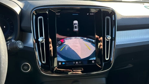 Volvo XC40 2.0 B3 G Momentum Core Auto