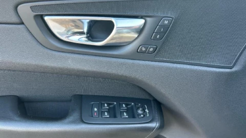 Volvo XC60 2.0 D4 Business Plus Auto