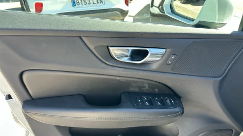 Volvo V60 2.0 B4 (G) Momentum Pro Auto