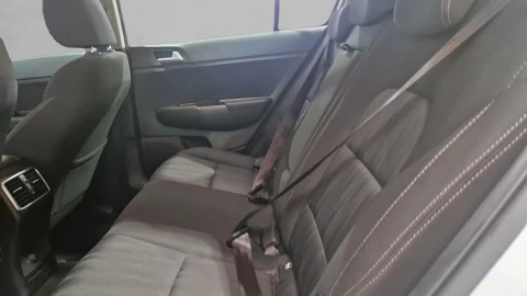 Kia Sportage 1.6 MHEV Business 100kW (136CV) 4x4