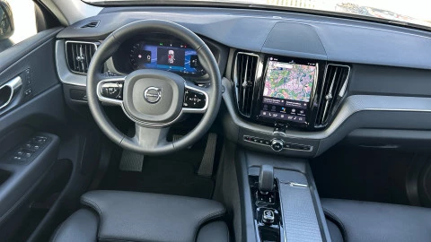 Volvo XC60 2.0 B5 G AWD Plus Dark Auto