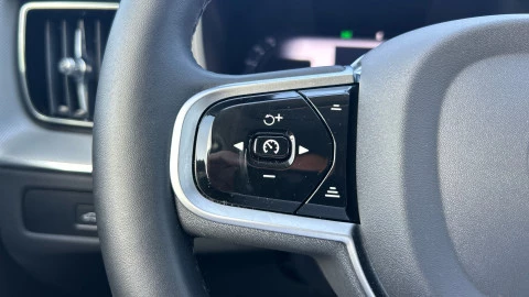 Volvo XC60 2.0 B5 G AWD Plus Dark Auto