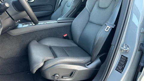 Volvo XC60 2.0 B5 G AWD Plus Dark Auto