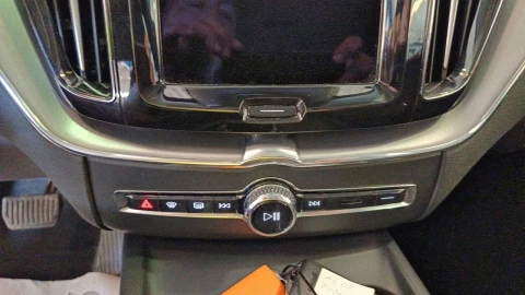 Volvo XC60 2.0 B4 D Momentum Pro Auto