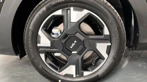Kia Stonic 1.0 T-GDi 85kW (115CV) MHEV Concept