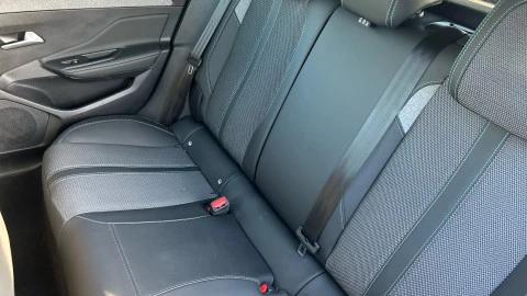 Peugeot 308 5P Allure Hybrid MHEV 145 e-DCS6