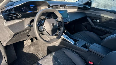 Peugeot 308 5P Allure Hybrid MHEV 145 e-DCS6