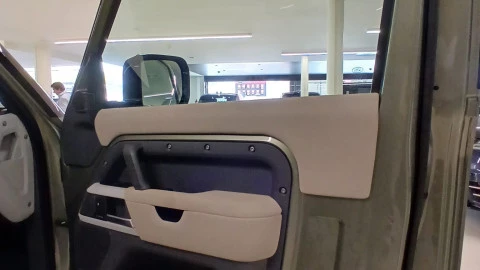 Land Rover Defender 3.0 D200 S 90 Auto 4WD MHEV