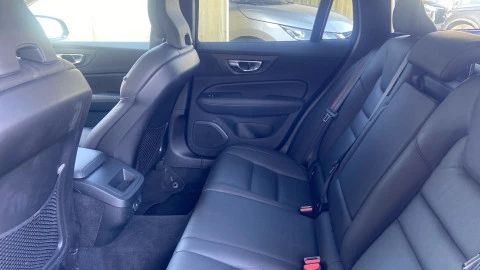 Volvo V60 2.0 B4 (G) Plus Dark Auto