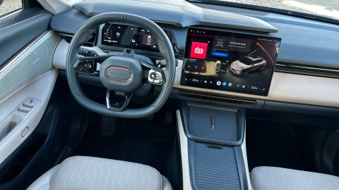 Lynk & Co 08 1.5 PHEV More