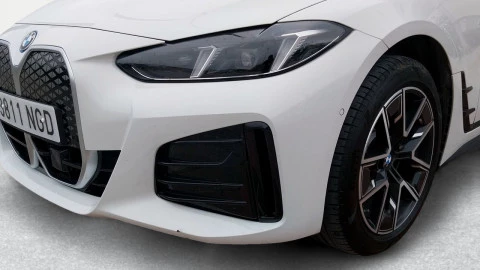 BMW i4 eDrive35