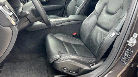 Volvo V90 Cross Country 2.0 B4 D Pro AWD Auto