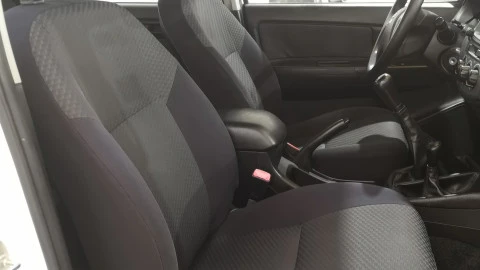 Toyota Hilux 2.5 D-4D Cabina Doble GX