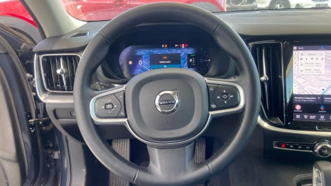 Volvo V60 2.0 T6 AWD Recharge Core Auto