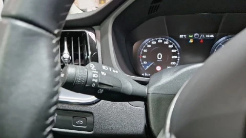 Volvo XC60 2.0 B4 D AWD Momentum Pro Auto