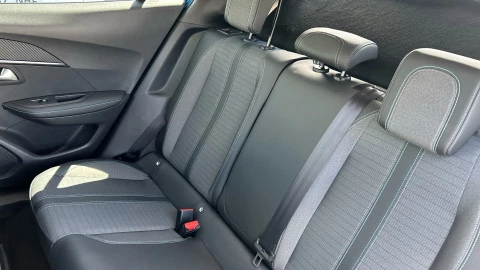 Peugeot 2008 Allure Puretech 100 S&S BVM6 Peugeot 2008 Allure Puretech 100 S&S BVM6
