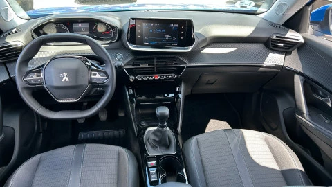 Peugeot 2008 Allure Puretech 100 S&S BVM6 Peugeot 2008 Allure Puretech 100 S&S BVM6