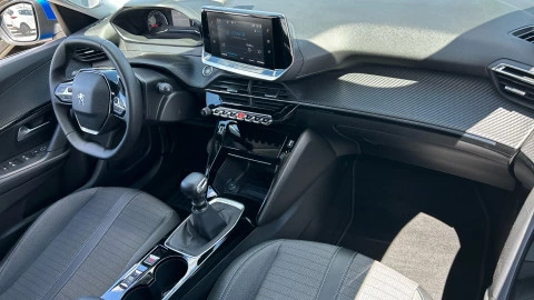 Peugeot 2008 Allure Puretech 100 S&S BVM6 Peugeot 2008 Allure Puretech 100 S&S BVM6