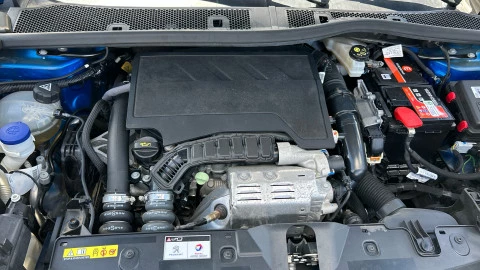 Peugeot 2008 Allure Puretech 100 S&S BVM6 Peugeot 2008 Allure Puretech 100 S&S BVM6