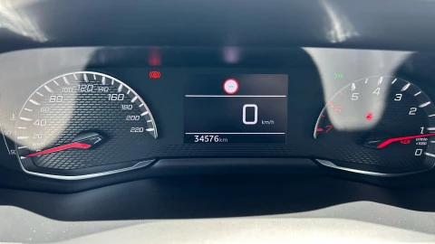 Peugeot 2008 Allure Puretech 100 S&S BVM6 Peugeot 2008 Allure Puretech 100 S&S BVM6