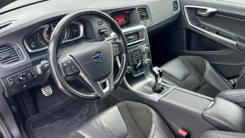 Volvo V60 2.0 D2 R-Design Momentum