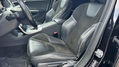 Volvo V60 2.0 D2 R-Design Momentum