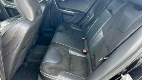 Volvo V60 2.0 D2 R-Design Momentum