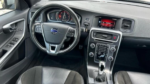 Volvo V60 2.0 D2 R-Design Momentum