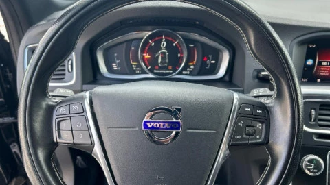 Volvo V60 2.0 D2 R-Design Momentum