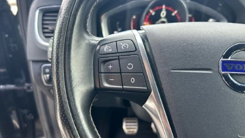 Volvo V60 2.0 D2 R-Design Momentum