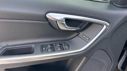 Volvo V60 2.0 D2 R-Design Momentum