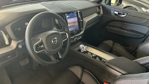 Volvo XC60 2.0 B5 G AWD Plus Dark Auto
