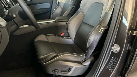 Volvo XC60 2.0 B5 G AWD Plus Dark Auto