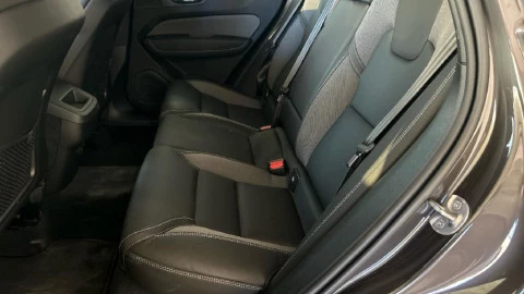 Volvo XC60 2.0 B5 G AWD Plus Dark Auto