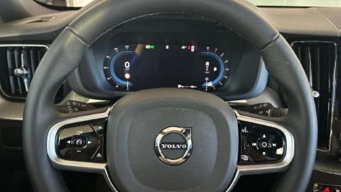 Volvo XC60 2.0 B5 G AWD Plus Dark Auto