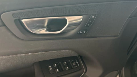 Volvo XC60 2.0 B5 G AWD Plus Dark Auto