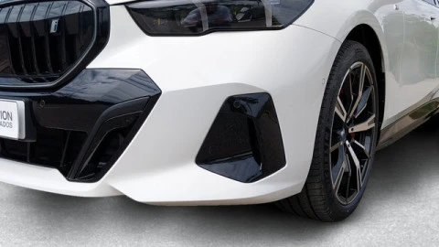 BMW i5 eDrive40
