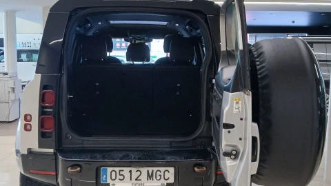 Land Rover Defender 3.0D I6 250 X-Dyn SE 110 AT 4WD MHEV