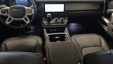 Land Rover Defender 3.0D I6 250 X-Dyn SE 110 AT 4WD MHEV