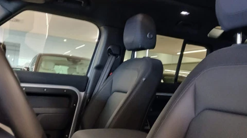 Land Rover Defender 3.0D I6 250 X-Dyn SE 110 AT 4WD MHEV