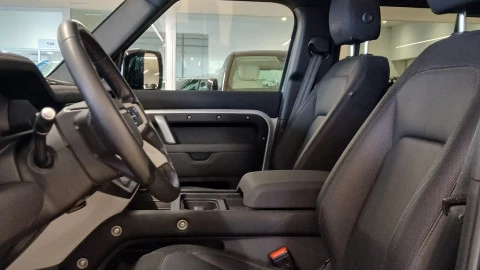 Land Rover Defender 3.0D I6 250 X-Dyn SE 110 AT 4WD MHEV