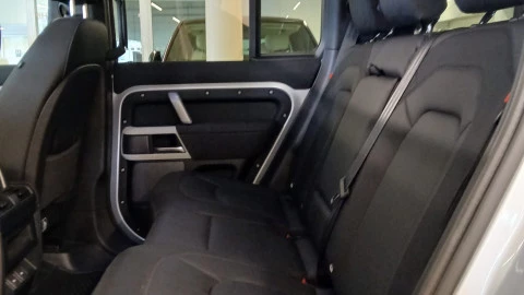 Land Rover Defender 3.0D I6 250 X-Dyn SE 110 AT 4WD MHEV