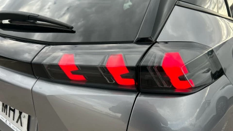 Peugeot 2008 Allure Puretech 130 S&S EAT8