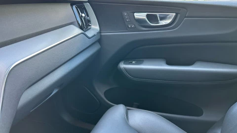 Volvo XC60 2.0 T6 AWD Recharge Plus Dark Auto