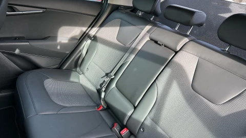 Kia Niro 1.6 GDi HEV 104kW (141CV) Drive Kia Niro 1.6 GDi HEV 104kW (141CV) Drive