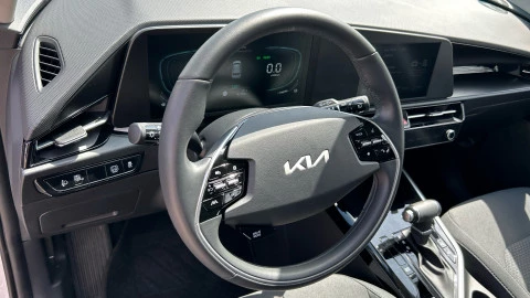 Kia Niro 1.6 GDi HEV 104kW (141CV) Concept