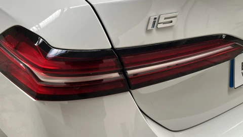 BMW i5 eDrive40
