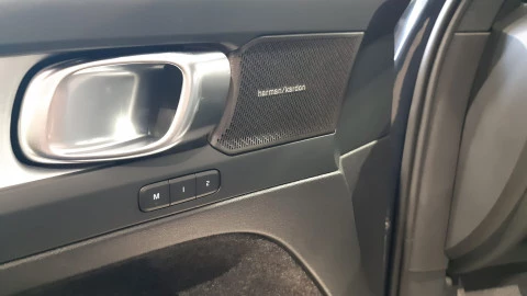 Volvo XC40 2.0 B3 G Black Edition Plus Auto