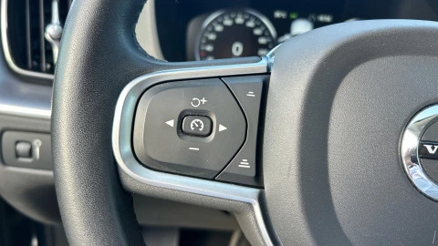 Volvo XC60 2.0 B4 D AWD Business Plus Auto